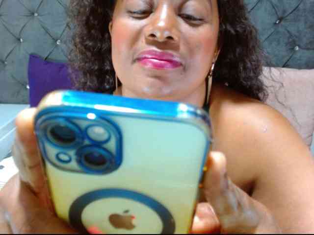 BIGTITSEBONY webcam
