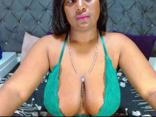 BIGTITSEBONY webcam