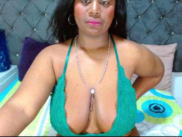 BIGTITSEBONY webcam
