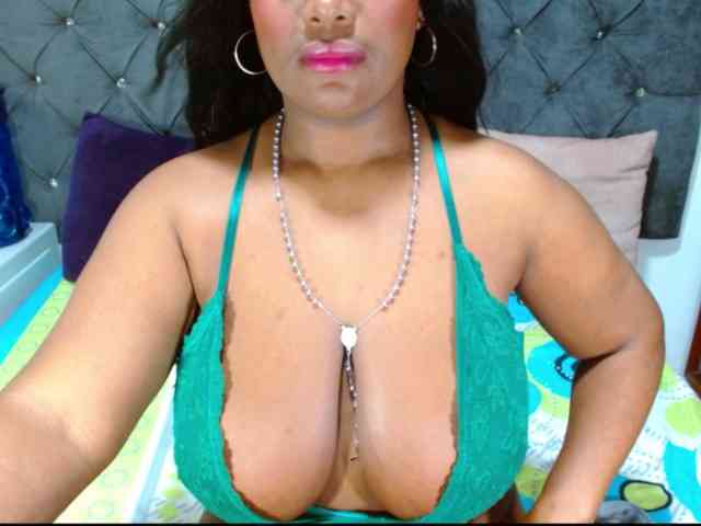 BIGTITSEBONY webcam