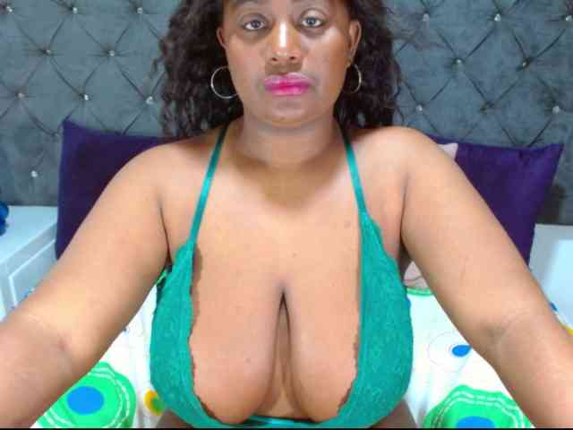 BIGTITSEBONY webcam