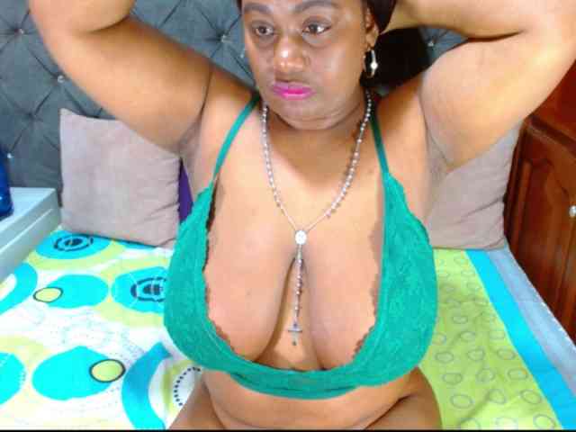 BIGTITSEBONY