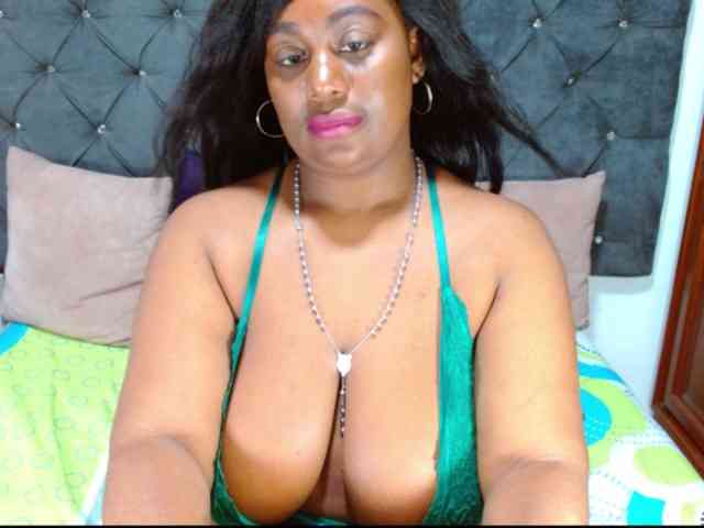 BIGTITSEBONY webcam