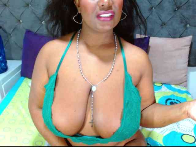 Modelo: BIGTITSEBONY