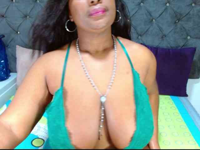 BIGTITSEBONY
