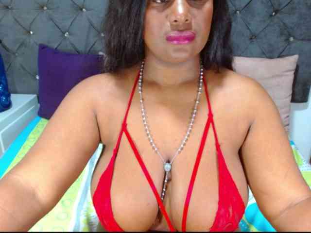 BIGTITSEBONY webcam