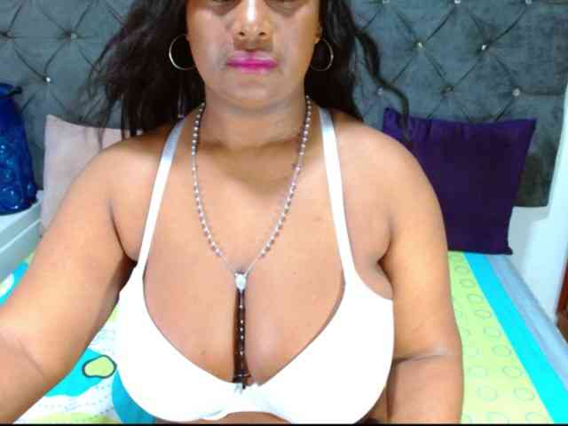 BIGTITSEBONY