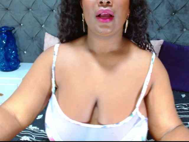 BIGTITSEBONY webcam