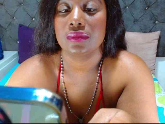 BIGTITSEBONY webcam