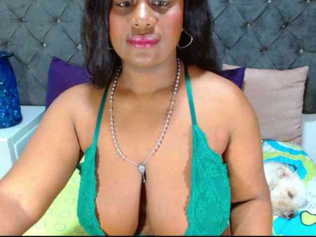 BIGTITSEBONY webcam