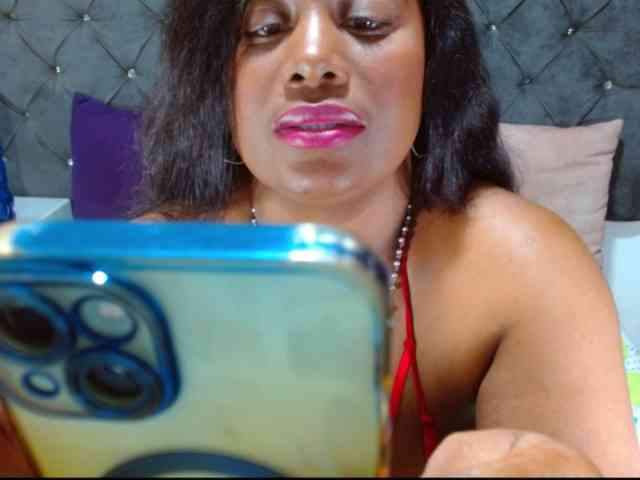BIGTITSEBONY webcam