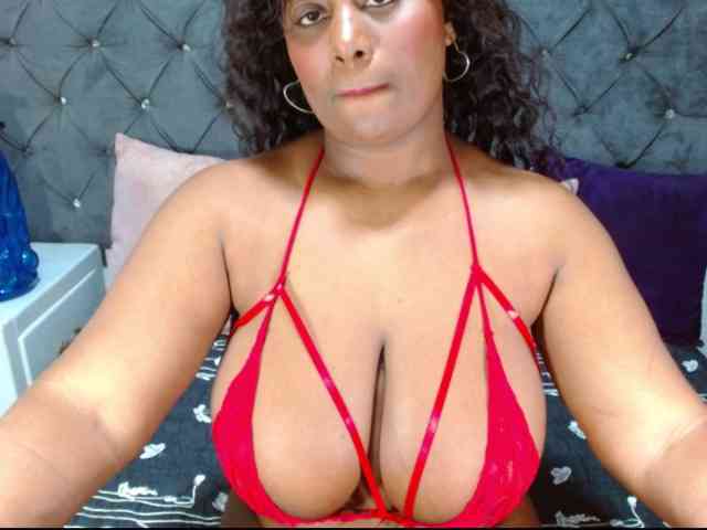BIGTITSEBONY Live Webcam on BongaCams