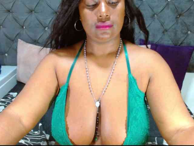BIGTITSEBONY webcam