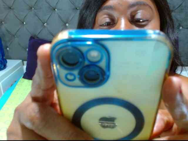 BIGTITSEBONY webcam