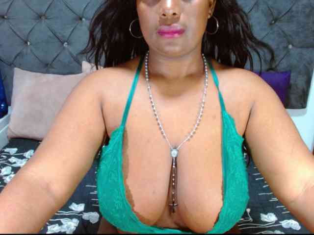 BIGTITSEBONY webcam