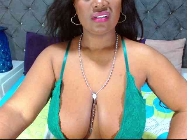 BIGTITSEBONY webcam