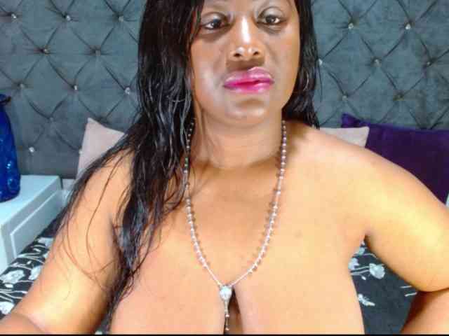 BIGTITSEBONY webcam