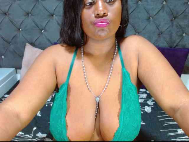BIGTITSEBONY