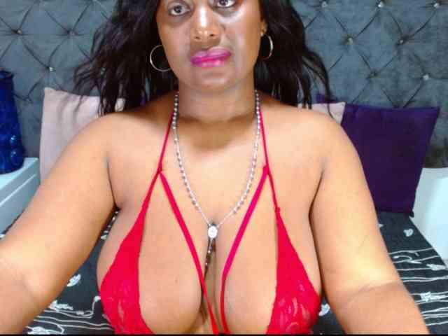 BIGTITSEBONY webcam