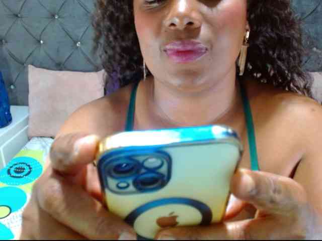BIGTITSEBONY webcam