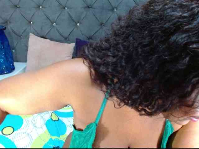 BIGTITSEBONY webcam