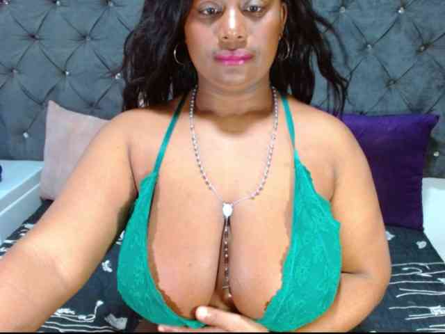 BIGTITSEBONY