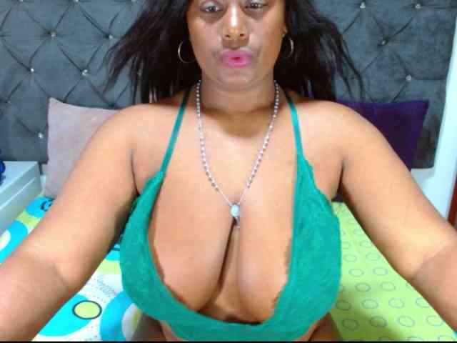 BIGTITSEBONY