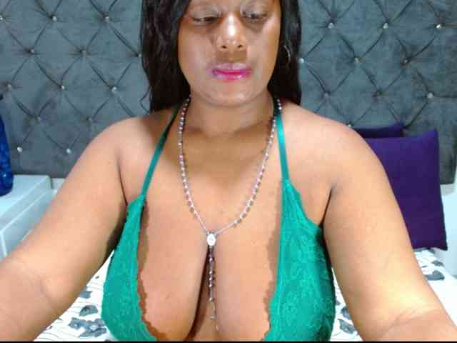 BIGTITSEBONY