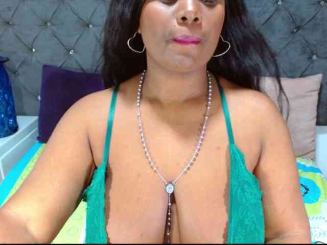 BIGTITSEBONY webcam