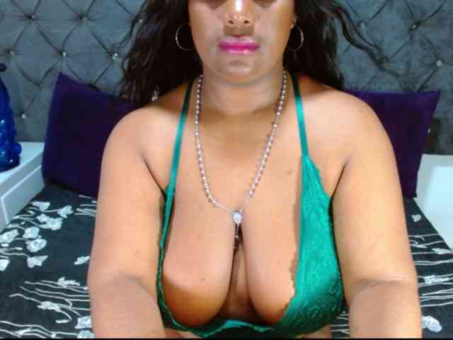 BIGTITSEBONY webcam
