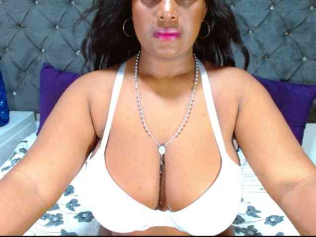 BIGTITSEBONY webcam