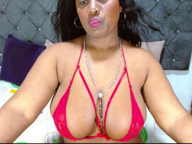 BIGTITSEBONY webcam