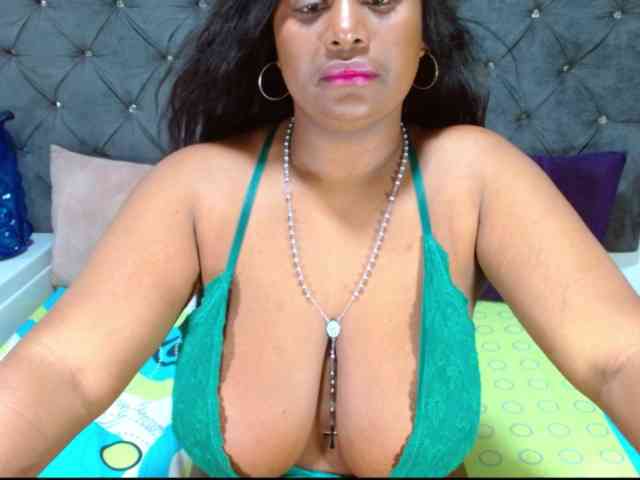 BIGTITSEBONY