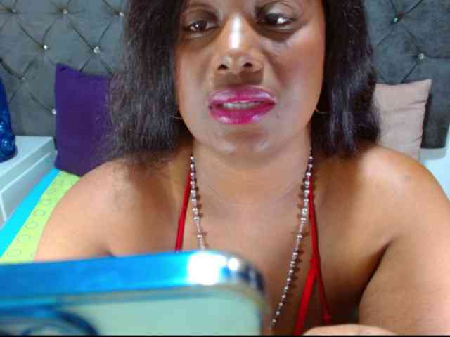 BIGTITSEBONY webcam