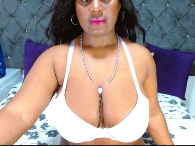 BIGTITSEBONY webcam