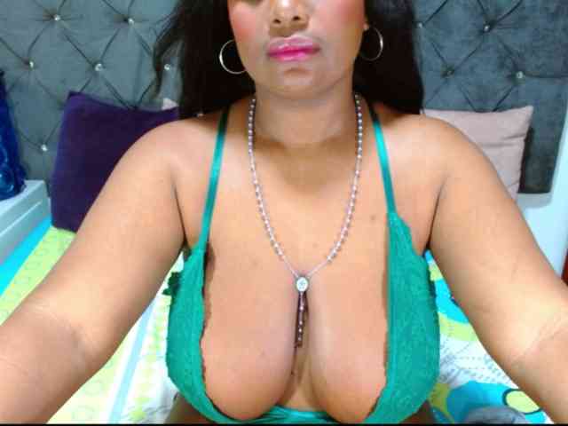 BIGTITSEBONY webcam