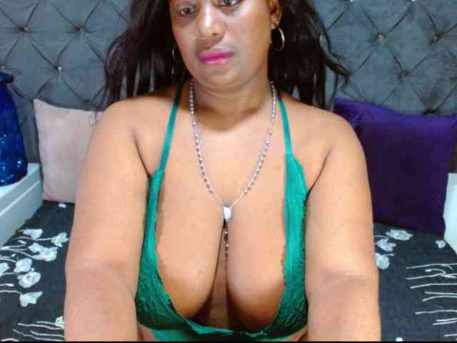 BIGTITSEBONY webcam