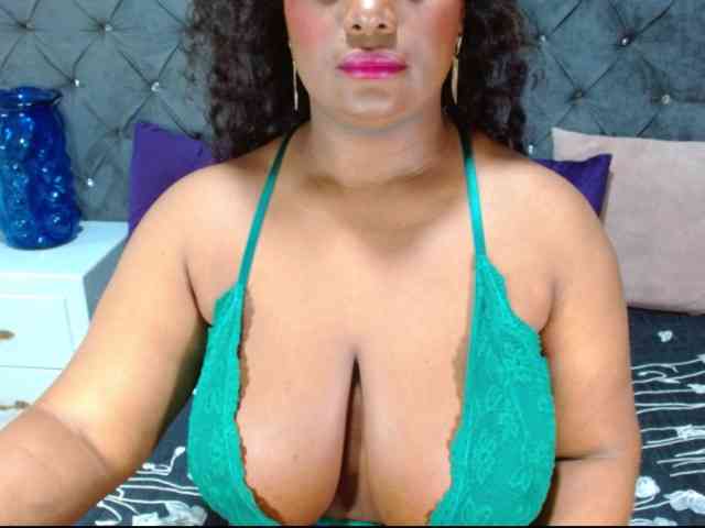 BIGTITSEBONY