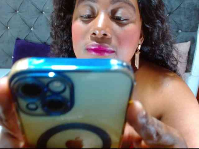 BIGTITSEBONY webcam