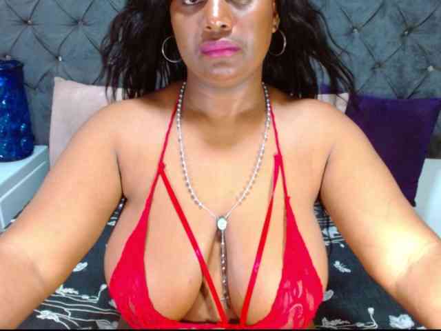 BIGTITSEBONY webcam