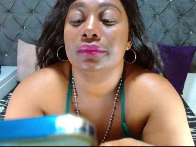 BIGTITSEBONY webcam