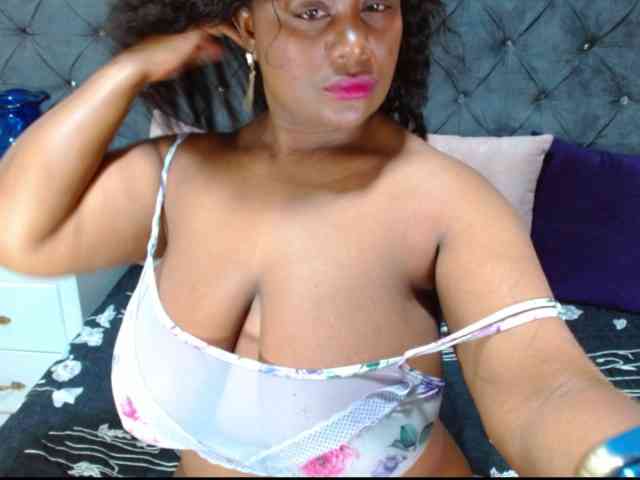 BIGTITSEBONY