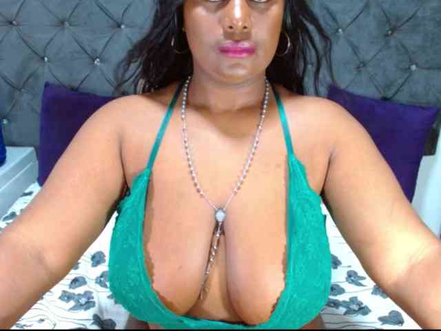 BIGTITSEBONY