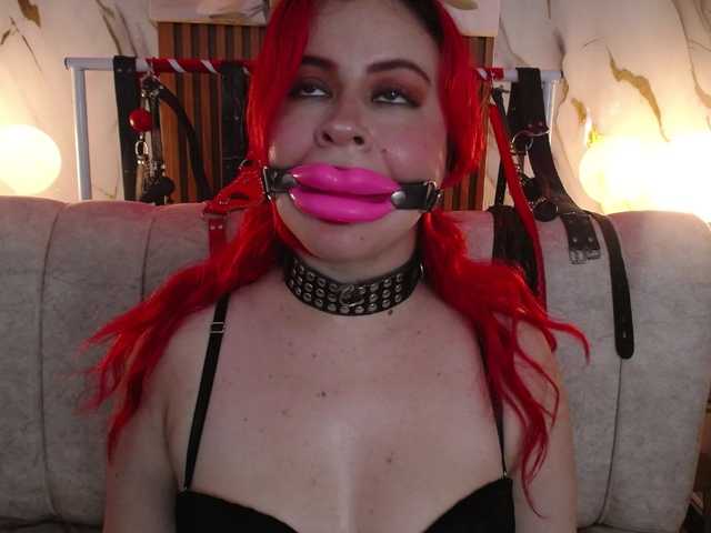Naty-slavedoll live cam