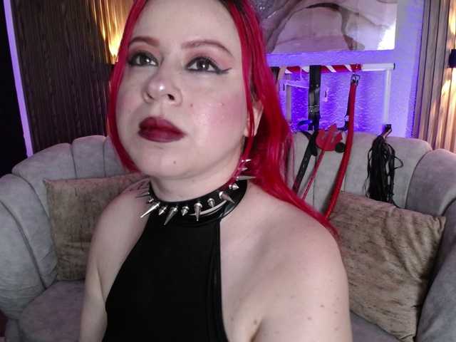 Naty-slavedoll live cam preview