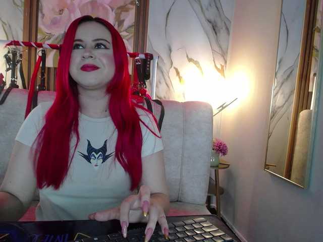Naty-slavedoll live webcam show
