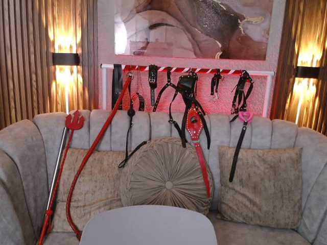 Naty-slavedoll live cam on BongaCams