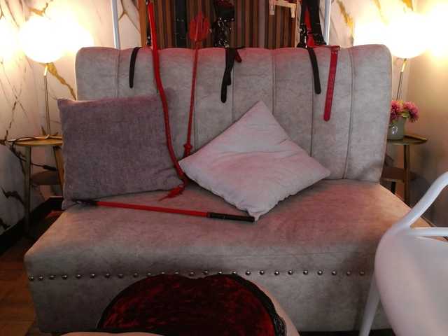 Naty-slavedoll live cam preview