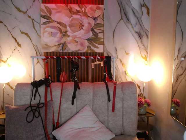 Naty-slavedoll live cam preview