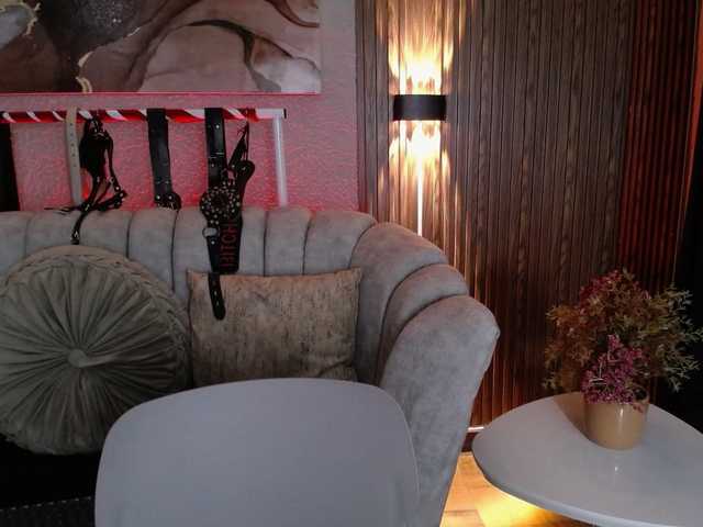 Naty-slavedoll webcam
